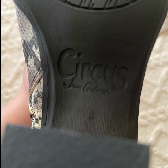 Faux Snakeskin Boots Size 8 - Picture 3 of 4